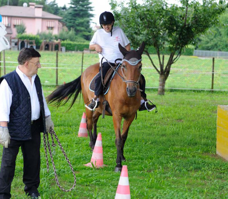 attività con il cavallo per persone con disabilità