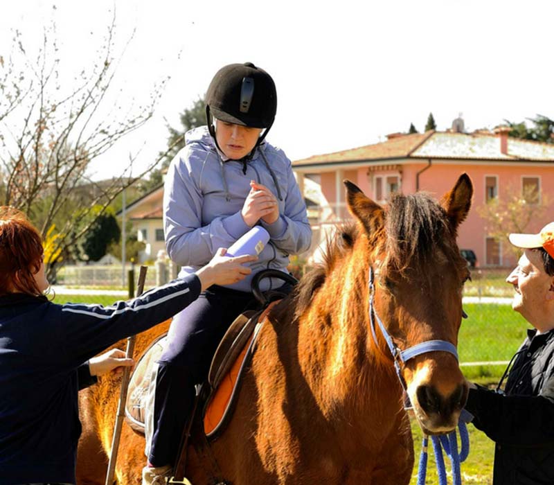 ragazzo disabile a cavallo